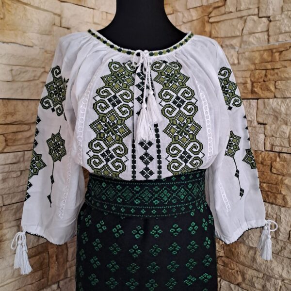 COSTUM TRADITIONAL 3 PIESE {CATRINTA, BRAU, IE} – CT 053 - imagine 2