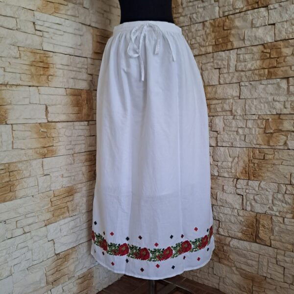 F 086 Poale cu broderie