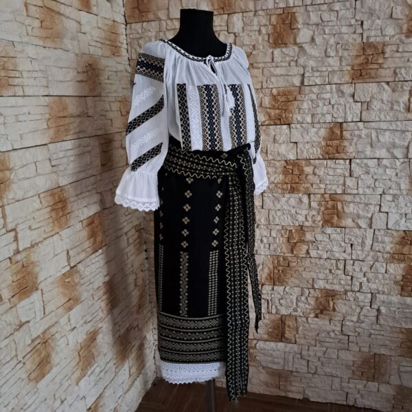 COSTUM TRADITIONAL 3 PIESE {CATRINTA, BRAU, IE} – CT 064 - imagine 2
