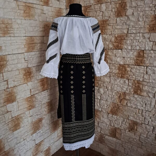 COSTUM TRADITIONAL 3 PIESE {CATRINTA, BRAU, IE} – CT 064 - imagine 4