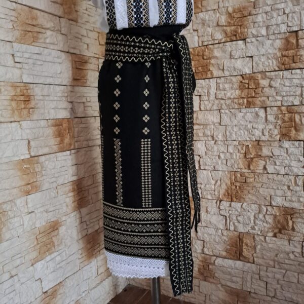 COSTUM TRADITIONAL 2 PIESE {CATRINTA, BRAU} – CT 066