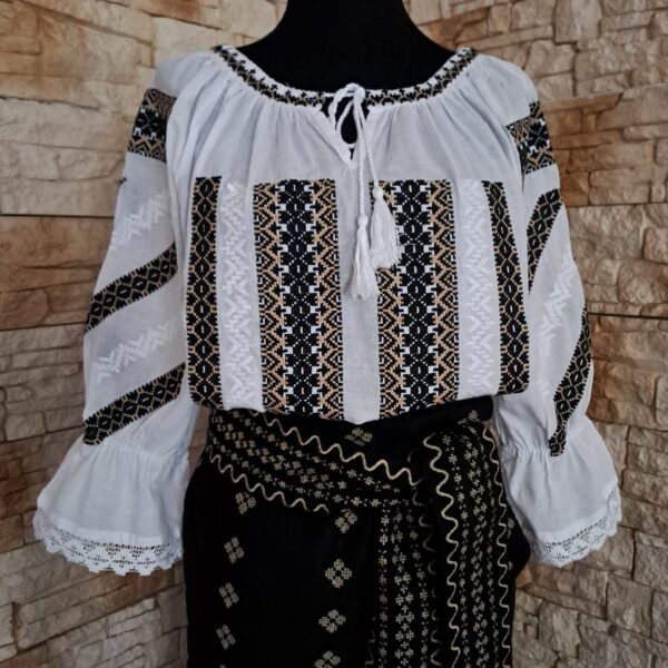 COSTUM TRADITIONAL 3 PIESE {CATRINTA, BRAU, IE} – CT 064 - imagine 3