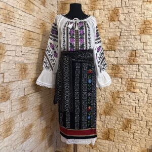 COSTUM TRADITIONAL 3 PIESE {CATRINTA, BRAU, IE} – CT 075