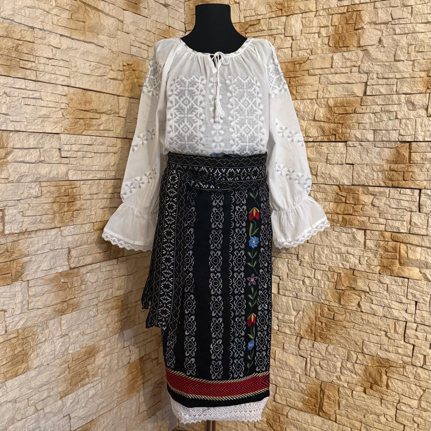 COSTUM TRADITIONAL 2 PIESE {CATRINTA, BRAU, } – CT 082 - imagine 2