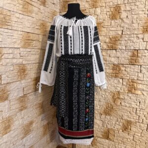 COSTUM TRADITIONAL 3 PIESE {CATRINTA, BRAU, IE} – CT 077