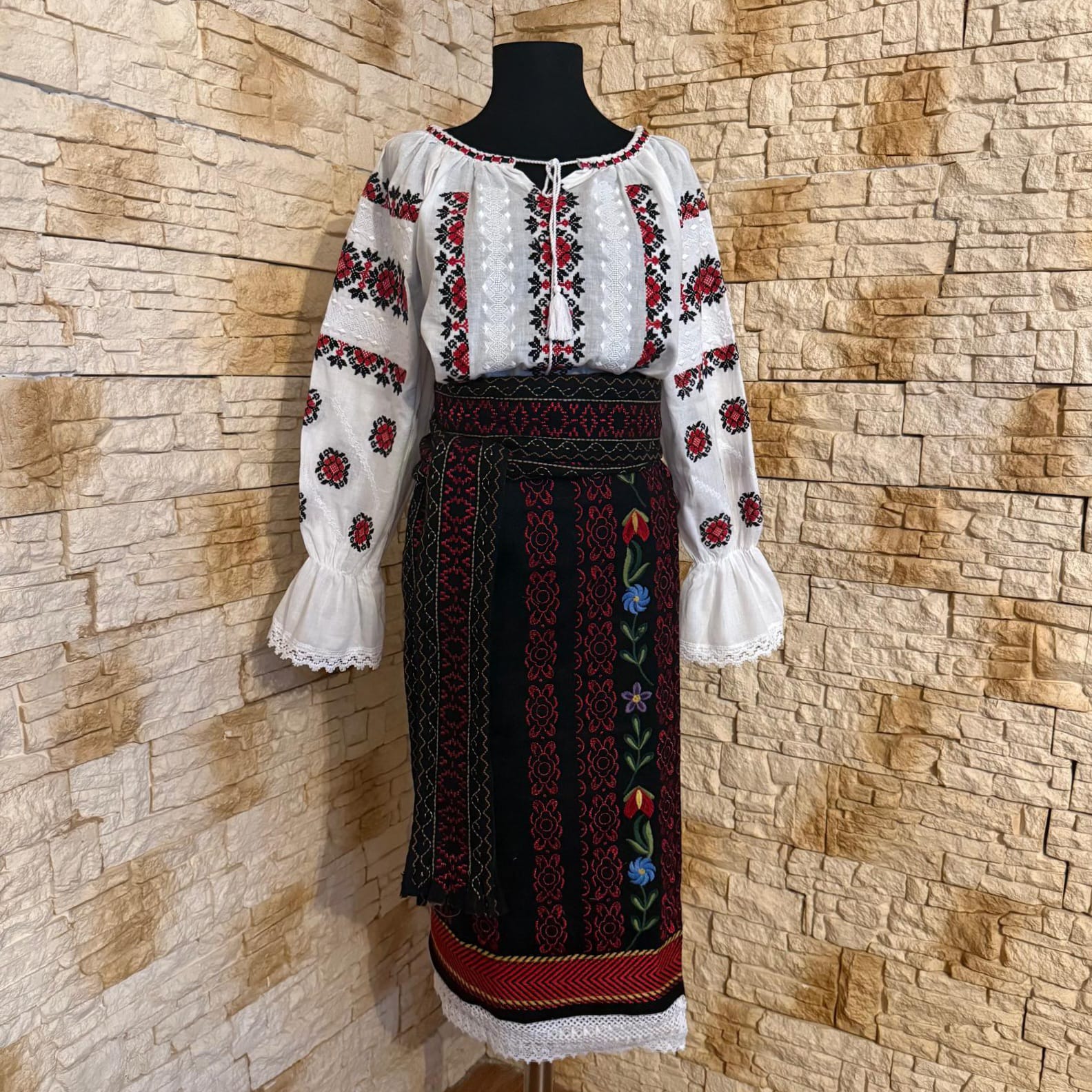 COSTUM TRADITIONAL 2 PIESE {CATRINTA, BRAU, } – CT 083 - imagine 2