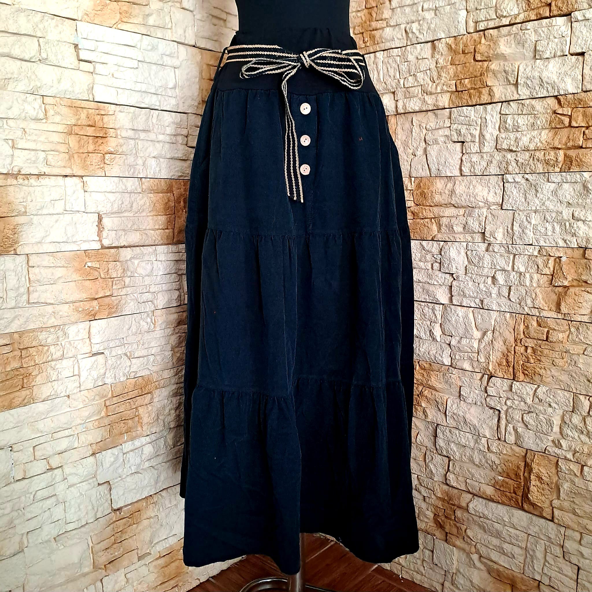 F 190 FUSTA DIN RAIAT NEAGRA