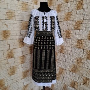 COSTUM TRADITIONAL 3 PIESE {CATRINTA, BRAU, IE} – CT 004