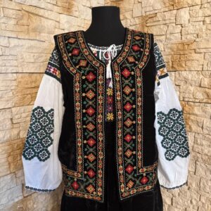 VESTA BRODATA DIN CATIFEA V 060