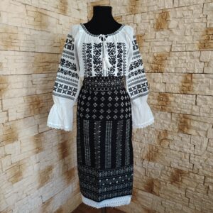 COSTUM TRADITIONAL 3 PIESE {CATRINTA, BRAU, IE} – CT 105