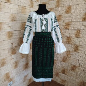 COSTUM TRADITIONAL 3 PIESE {CATRINTA, BRAU, IE} – CT 107