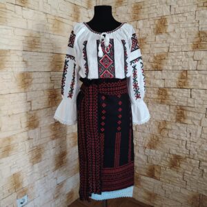 COSTUM TRADITIONAL 3 PIESE {CATRINTA, BRAU, IE} – CT 108