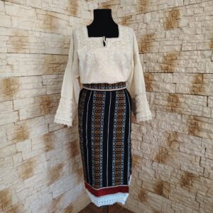 COSTUM TRADITIONAL 3 PIESE {CATRINTA, BRAU, IE} – CT 111