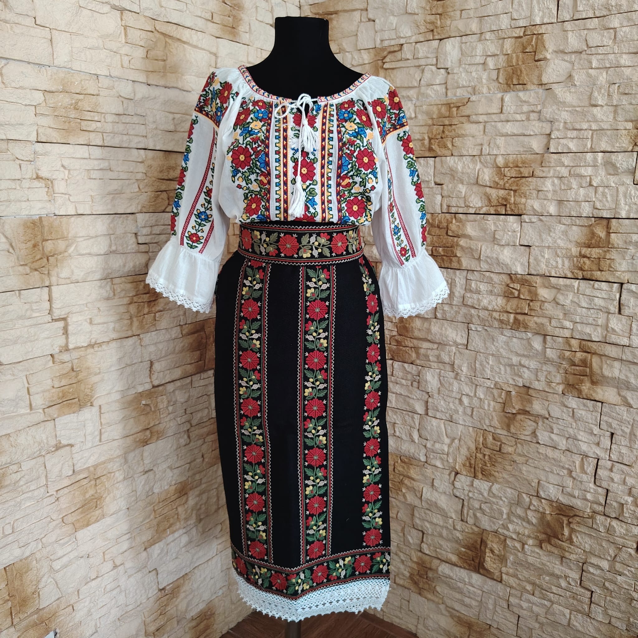 COSTUM TRADITIONAL 3 PIESE {CATRINTA, BRAU, IE} – CT 121 - imagine 2