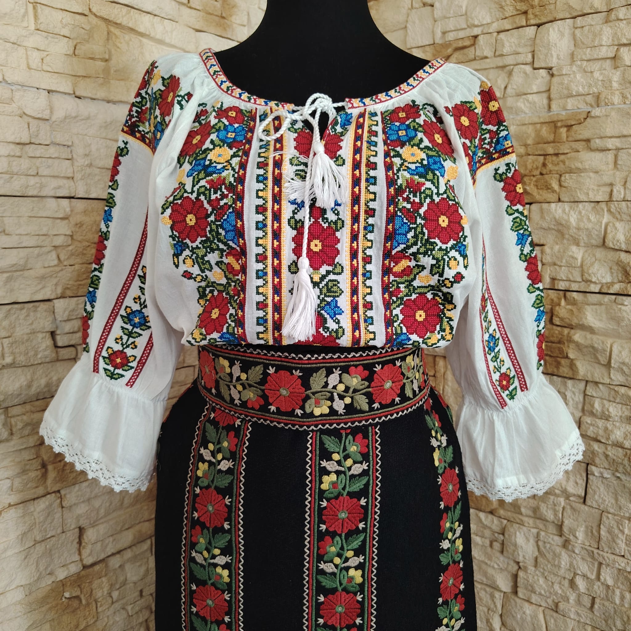 COSTUM TRADITIONAL 3 PIESE {CATRINTA, BRAU, IE} – CT 121 - imagine 4