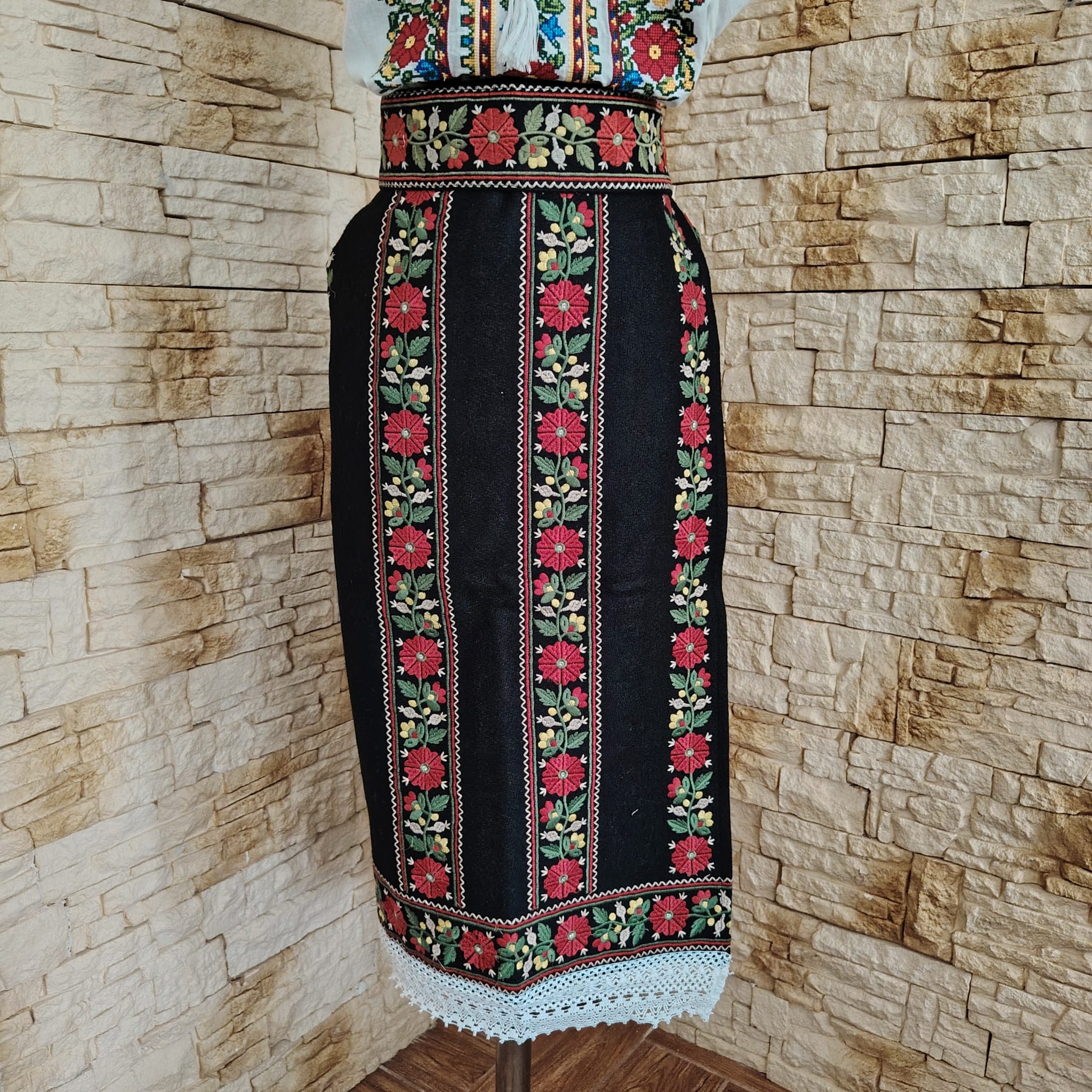 COSTUM TRADITIONAL 3 PIESE {CATRINTA, BRAU, IE} – CT 121 - imagine 5