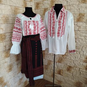Set Cuplu Roșu Tradițional – Ie Damă, Cămașă Bărbat, Fotă și Brâu Asortat SET 098